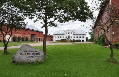 Geelbyholz House | Gut Royum - Strohlager