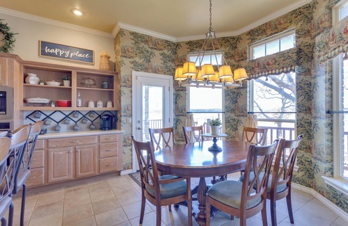 Guthrie House | Guthrie Lake House w/Dock + Waterfront Views!