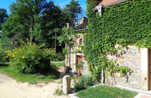 Vierkirchen Apartment | Gutshof am Wasserschloss Döbschütz, located between Görlitz and Bautzen