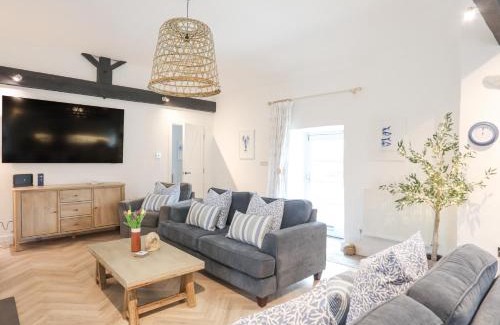 Newborough House | Gwel-y-Rhos
