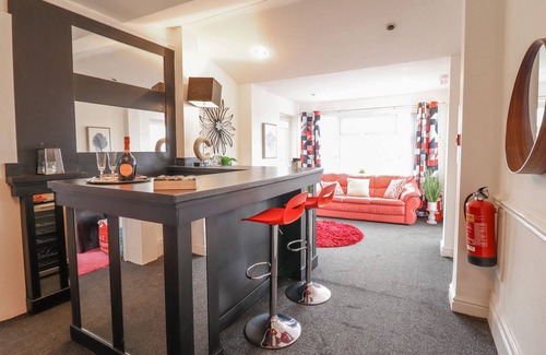 Dyserth Cottage | GWYNANT, family friendly, with a garden in Dyserth
