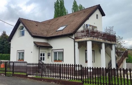 Vonyarcvashegy Apartment | Gyöngyike Apartmanház Vonyarcvashegy - Two-Bedroom Apartment 3
