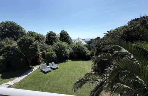 Maenporth House | Gylly Beach Falmouth Sleeps 4 with parking and only 2 minutes walk to the beach