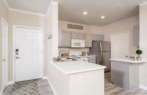 Camelback East Condo | Gym, yr round pool-spa, 2 Bd, 2 Bath, Gated, 9 AM-PM chk in-out