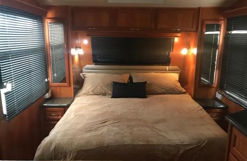 North Deep Creek Other | Gympie Luxury Caravan with ensuite bathroom