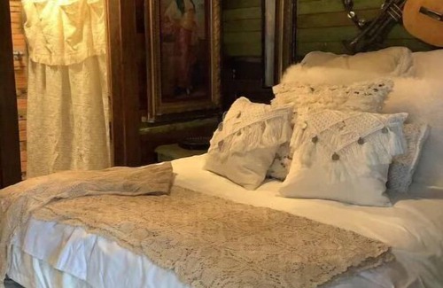 Round Top Apartment | Gypsy Room at The 303