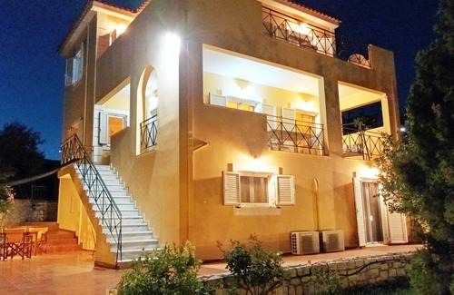 Mavrovouni House | Gythio Seaside Villa Dimitrios- Apartment