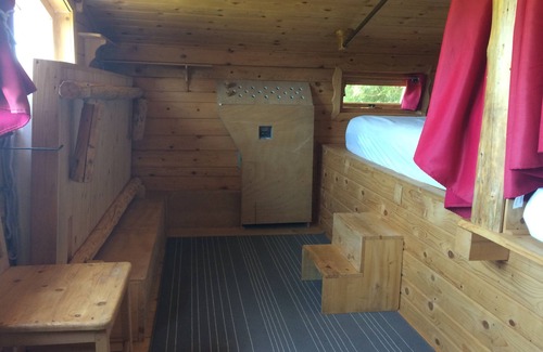 Bellecombe Bed & Breakfast | Hébergement Insolite , Cabane Autonome Perchée Dans la Végétation