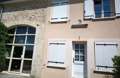 Neuilly-l'Eveque Apartment | Hébergements Sylvain