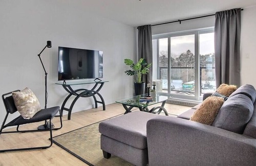 La Haute-Saint-Charles Apartment | Hôtel à la maison - Condo La Réserve 61