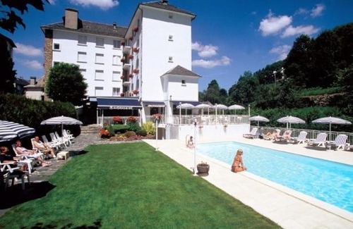 Chaudes-Aigues Hotel | Hôtel Beauséjour