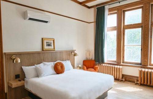 Chicoutimi Hotel | Hôtel Château Cran Chaud