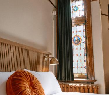 Chicoutimi Hotel | Hôtel Château Cran Chaud