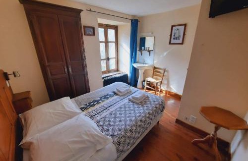 Ferrieres-Saint-Mary Hotel | Hôtel des Voyageurs