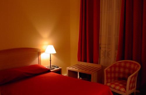 Les Iles Hotel | Hôtel Du Théâtre Centre Historique - Parking Souterrain Public Gratuit