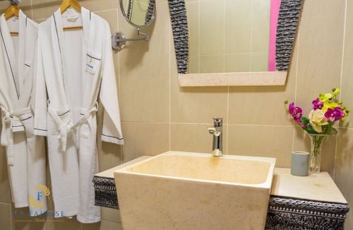 Douala Hotel | Hôtel Résidence La Falaise