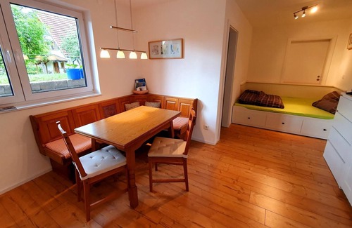 Furstenfeldbruck District Apartment | Hübsches Lichtdurchflutetes Apartment im Souterrain, Ideal für 1 bis 2 Gäste