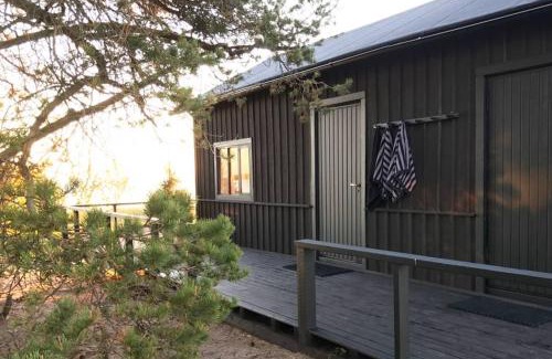Kokkola Villa | H A R R B Å D A - kaksi mökkiä merenrannalla