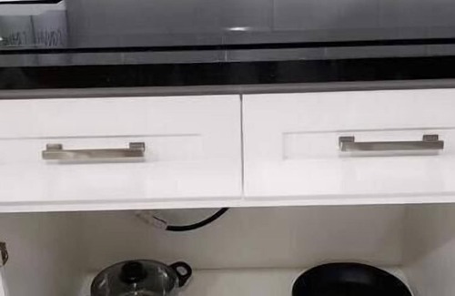 Houston Apartment | H&S Pleasure Suite with Jacuzzi 8 mi from IAH