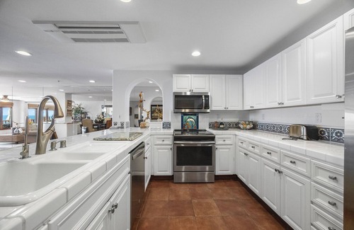 Avalon Condo | H1864: Remodeled 2Br villa, AC, 6-seat cart, OCEAN VIEWS, BBQ