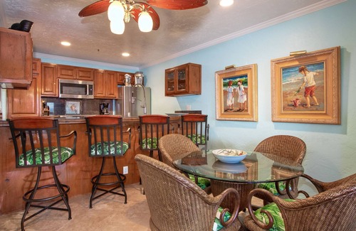 Avalon Condo | H249: Gorgeous Villa,NO STEPS,Panoramic Ocean Views,Private Balcony, 6-Seat Cart