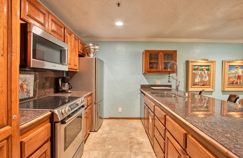 Avalon Condo | H249: Gorgeous Villa,NO STEPS,Panoramic Ocean Views,Private Balcony, 6-Seat Cart