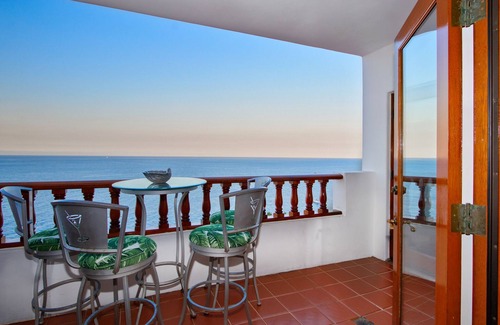 Avalon Condo | H249: Gorgeous Villa,NO STEPS,Panoramic Ocean Views,Private Balcony, 6-Seat Cart