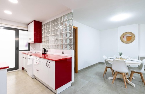 San Felipe Neri Apartment | H2M Alta 20 Smart TV Central Air Conditioning