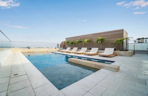 Granada Apartment | H401 | top-Rated Cali Retreat 2BR w/Balcony & Pool 24/7 Security + Free Parking