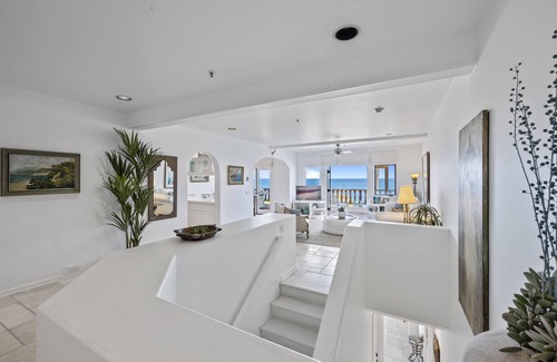 Avalon Condo | H882: Beautiful 1Bd Townhouse style villa + Golf Cart+ 2 Private Balconies