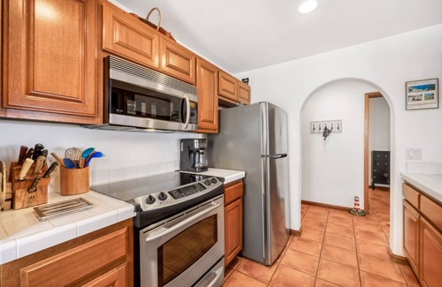 Avalon Condo | H894: Splendid Villa, ONLY 7 Steps, Breathtaking Ocean Views, Cart, Fireplace