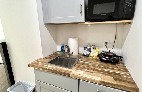 Stamford Apartment | HA3: Private Studio with Full bathroom and Kitchenette
