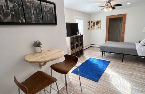 Stamford Apartment | HA3: Private Studio with Full bathroom and Kitchenette
