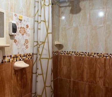 Ayacucho House | Habitación 2 camas y baño privado