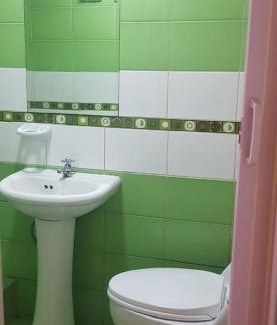 Santiago de Surco House | HABITACIÓN ALBORADA 1 con baño privado
