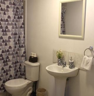 Pudahuel House | Habitación con baño privado independiente