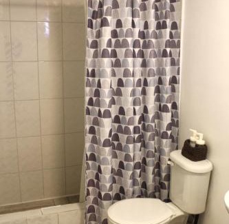 Pudahuel House | Habitación con baño privado independiente