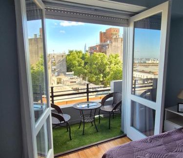 Centro House | Habitación con balcón y baño privado en Centro de Montevideo