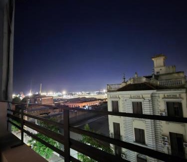 Centro House | Habitación con balcón y baño privado en Centro de Montevideo