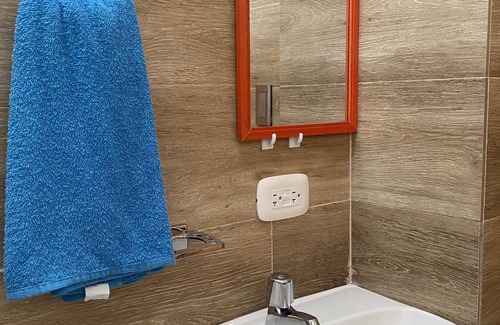 Leticia Apartment | Habitación Económica, cómoda con balcón, bien ubicado cerca la frontera Brasil.