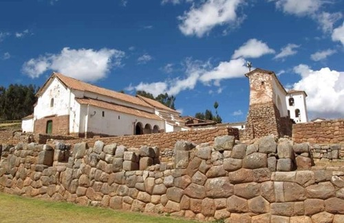 Chinchero House | Habitacion con una cama matrimonial