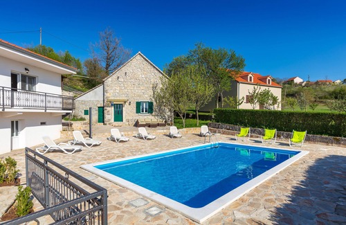 Lovrec Villa | Hacienda Sylvia with HEATED 45m2 POOL !