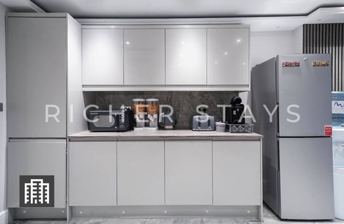 Hackney Downs House | Hackney Suites - Double En-suite Room (B1)