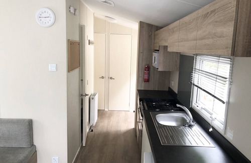 Wiseman's Bridge House | Hafan Dawel 2 a Luxury Caravan directly opposite the Beach
