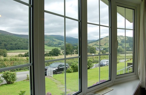 Cwrt House | Hafan Y Talgarth bungalow at Plas Talgarth resort