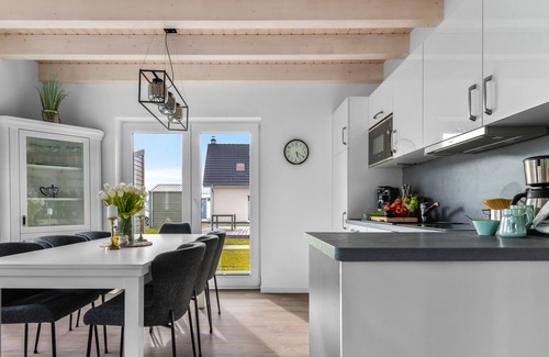 Busum House | Hafenliebe- Nordsee- und Strandnah, Terrasse, Infrarotsauna, Modern