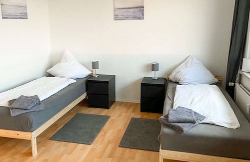 Stadtbezirk West Apartment | HAL13 cozy flat with TV & WLAN in Halle
