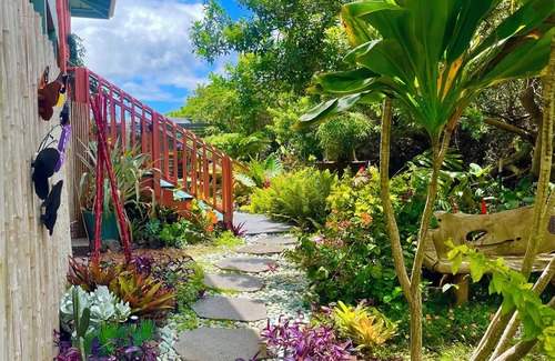 Naalehu Apartment | Halawai Haven, a Stylish Peaceful Retreat by Green Sands Beach