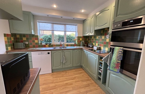 Bodham Cottage | Halcyon House - sleeps 5 guests in 3 bedrooms