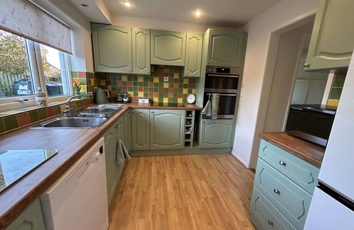 Bodham Cottage | Halcyon House - sleeps 5 guests in 3 bedrooms